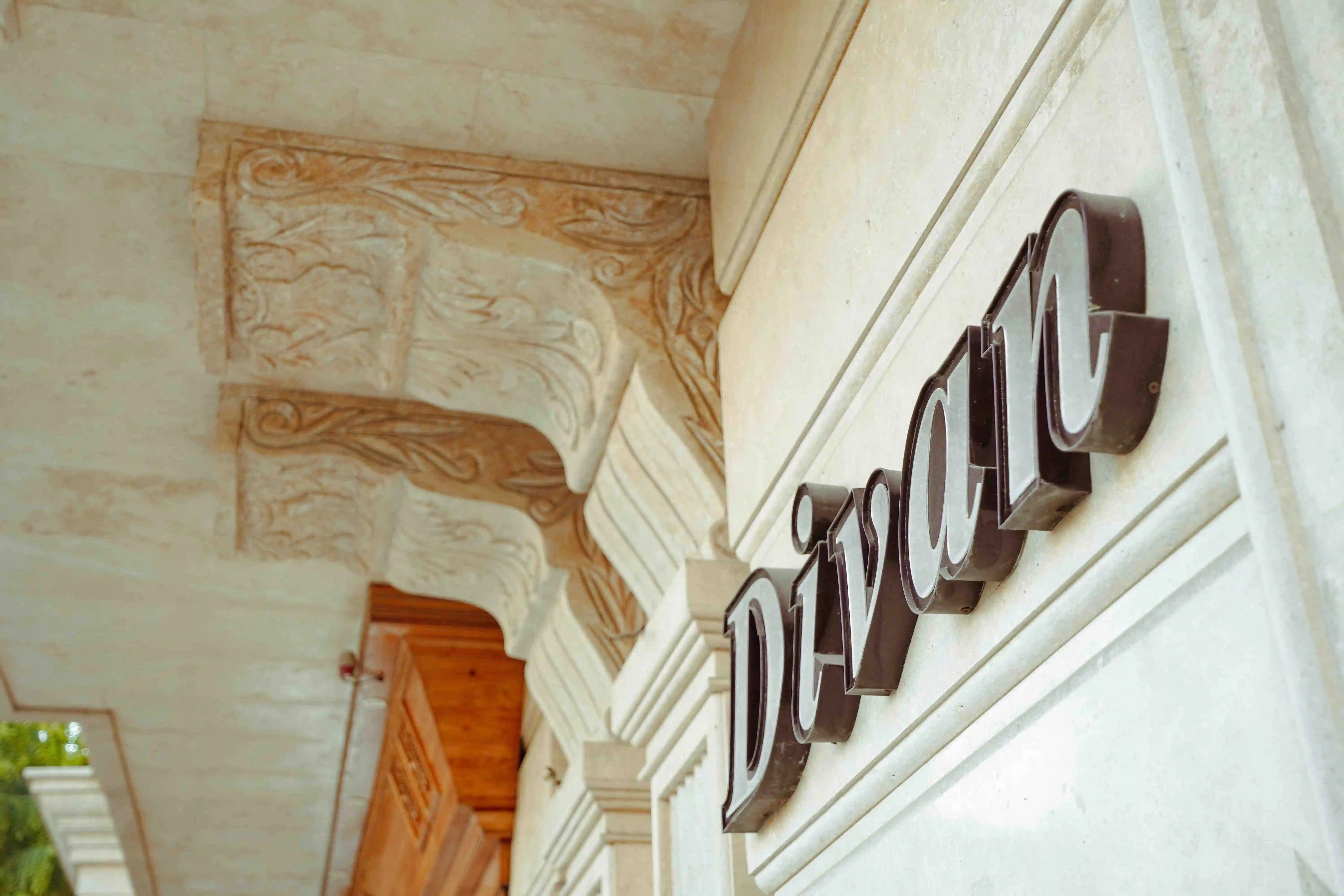 image for DIVAN TAVAKOL